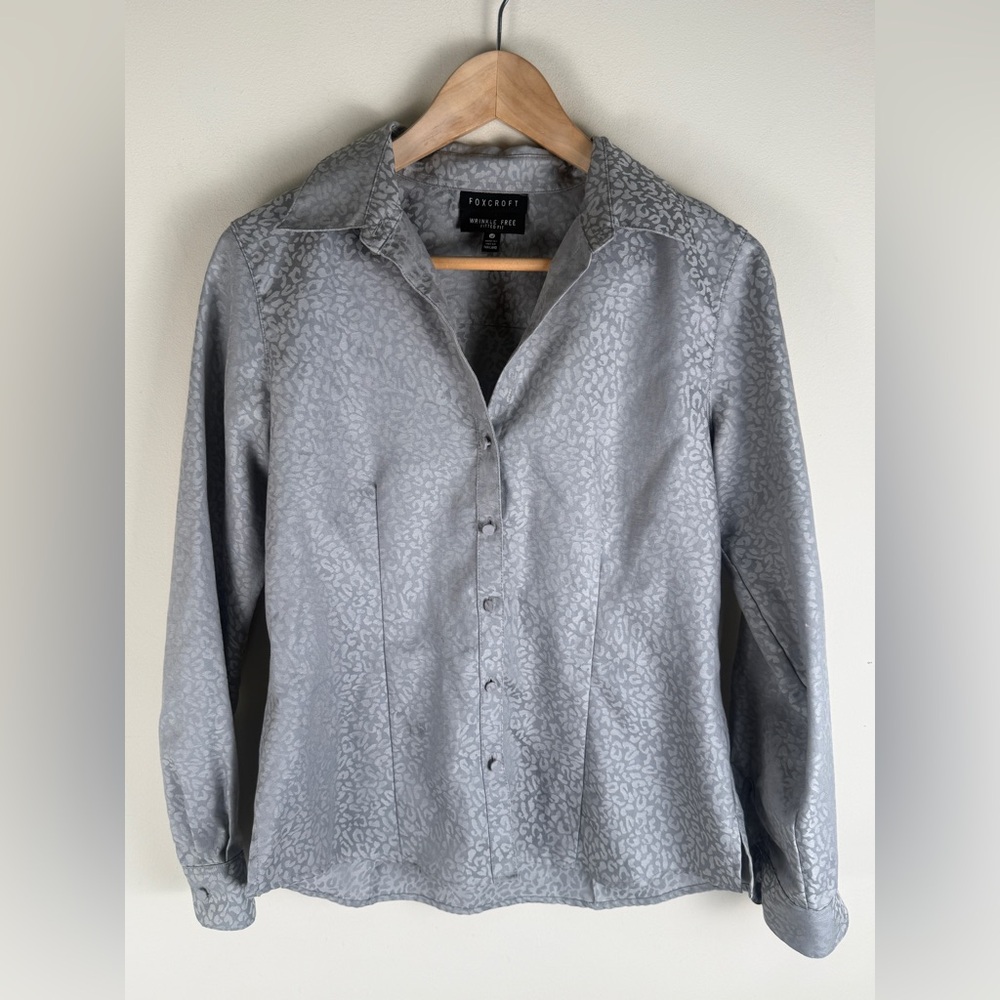 FOXCROFT Women's Gray/Silver Cheetah Print Wrinkle Free Fitted Fit L/S 10P Chic‎